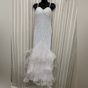 NWT‎ Elegant White Iridescent Sequins Tulle Mermaid Prom Wedding Gown Size M